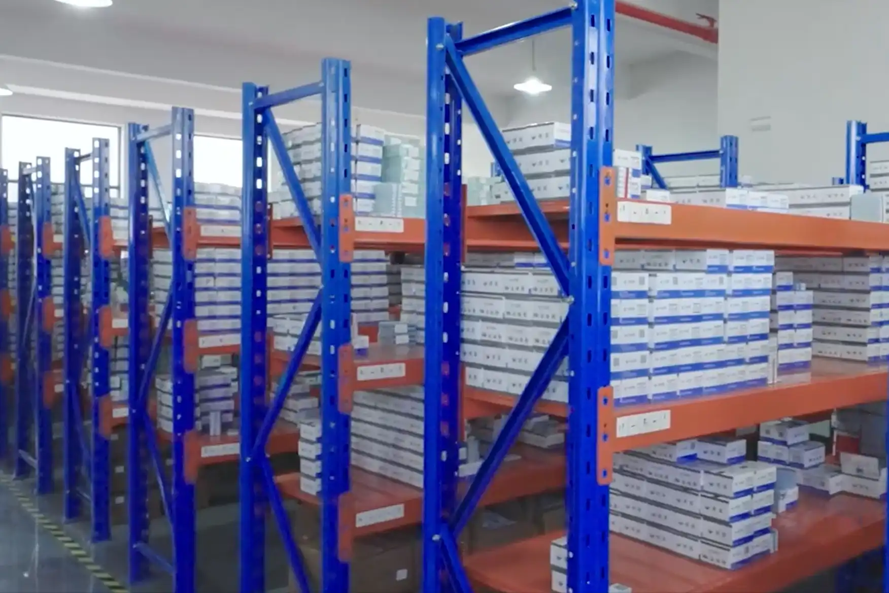Shelves with boxed carbide insert inventory
